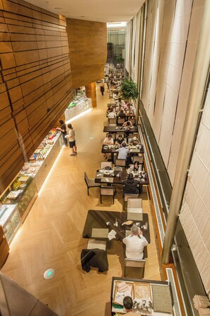 4 restaurants; breakfast, lunch and dinner served  - InterContinental Nanjing by IHG (Nanjing)