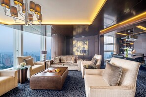 Premium bedding, down duvets, free minibar items, in-room safe - InterContinental Nanjing by IHG (Nanjing)