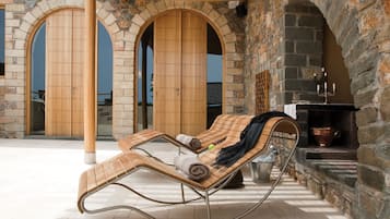 Couples treatment room(s), sauna, Turkish bath/hammam, body treatments