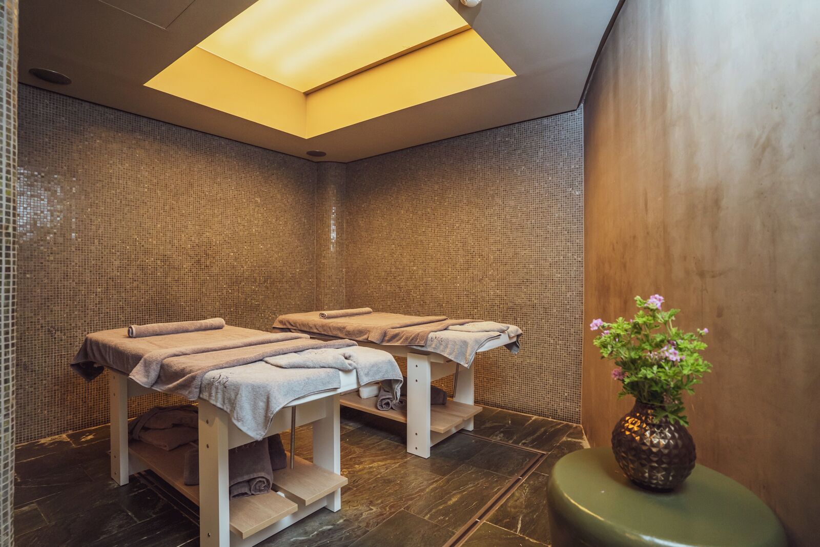 Behandelingskamers voor koppels, een sauna, een Turks bad/hammam