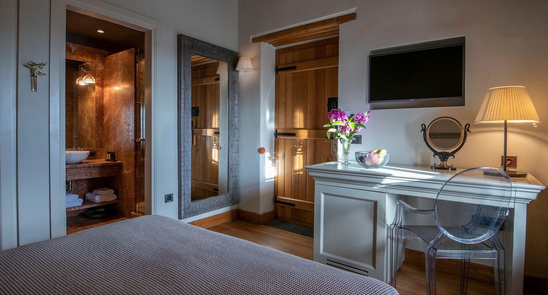 double room | 1 bedroom, hypo-allergenic bedding, minibar, in-room safe