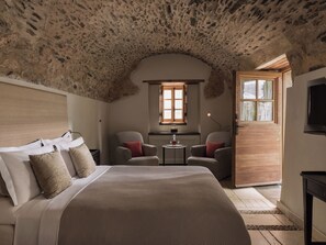 Byzantine Room | Hypo-allergenic bedding, minibar, in-room safe, individually decorated - Kinsterna Hotel (Monemvasia)
