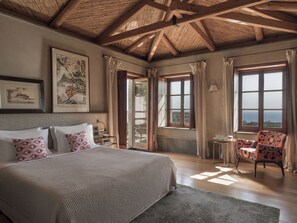 Villa (Kinsterna Pool) | Allergikerbettwaren, Minibar, Zimmersafe, individuell dekoriert