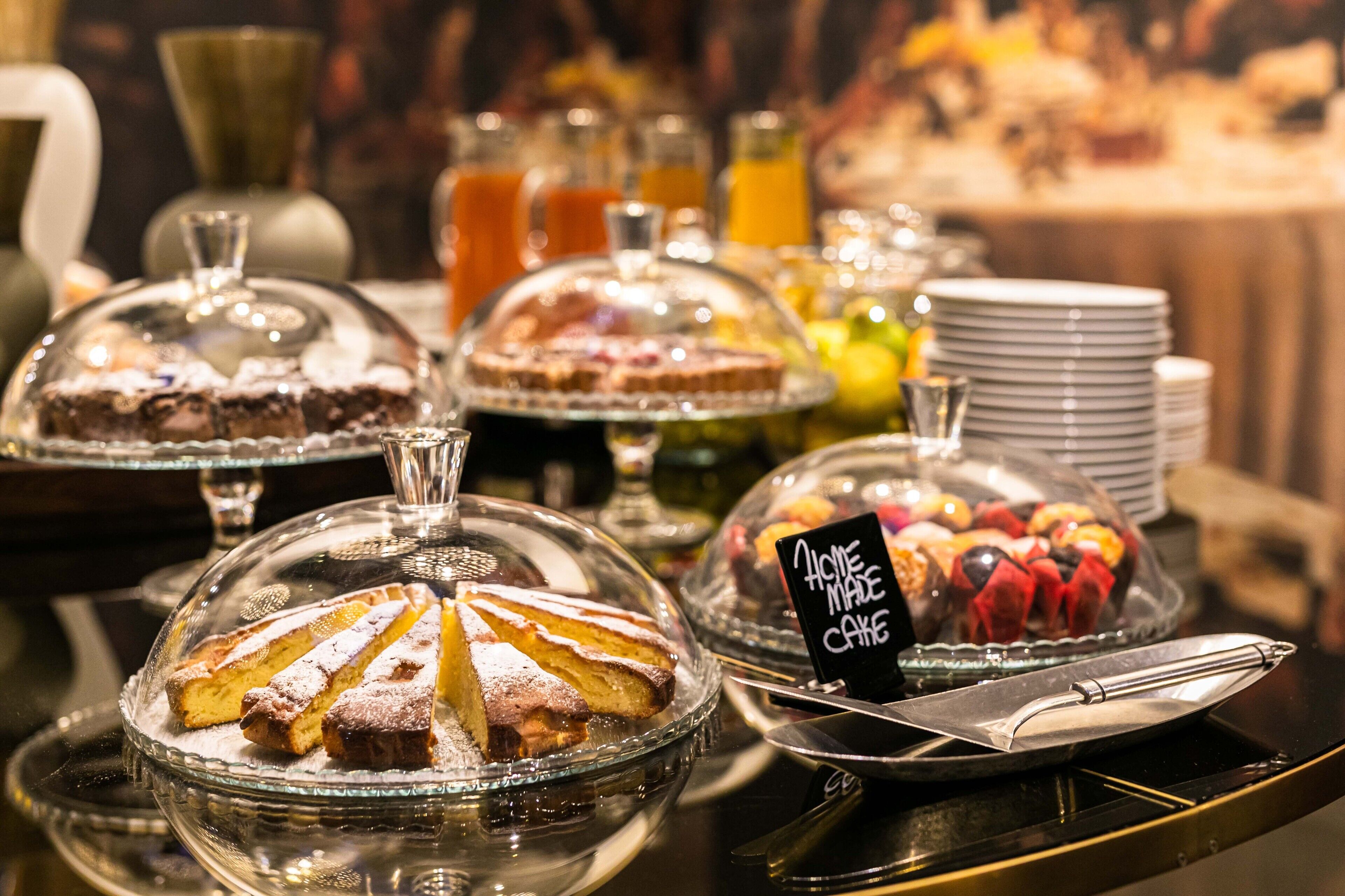 daily continental breakfast (eur 20 per person)