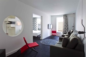 Studio Suite Junior | Ruang keluarga | TV layar datar
