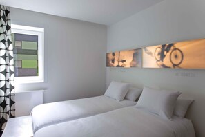 Down comforters, in-room safe, individually decorated - Hotel Gat Point Charlie Berlin (Berlin)