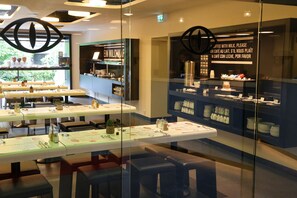 Daily buffet breakfast for a fee - Hotel Gat Point Charlie Berlin (Berlin)