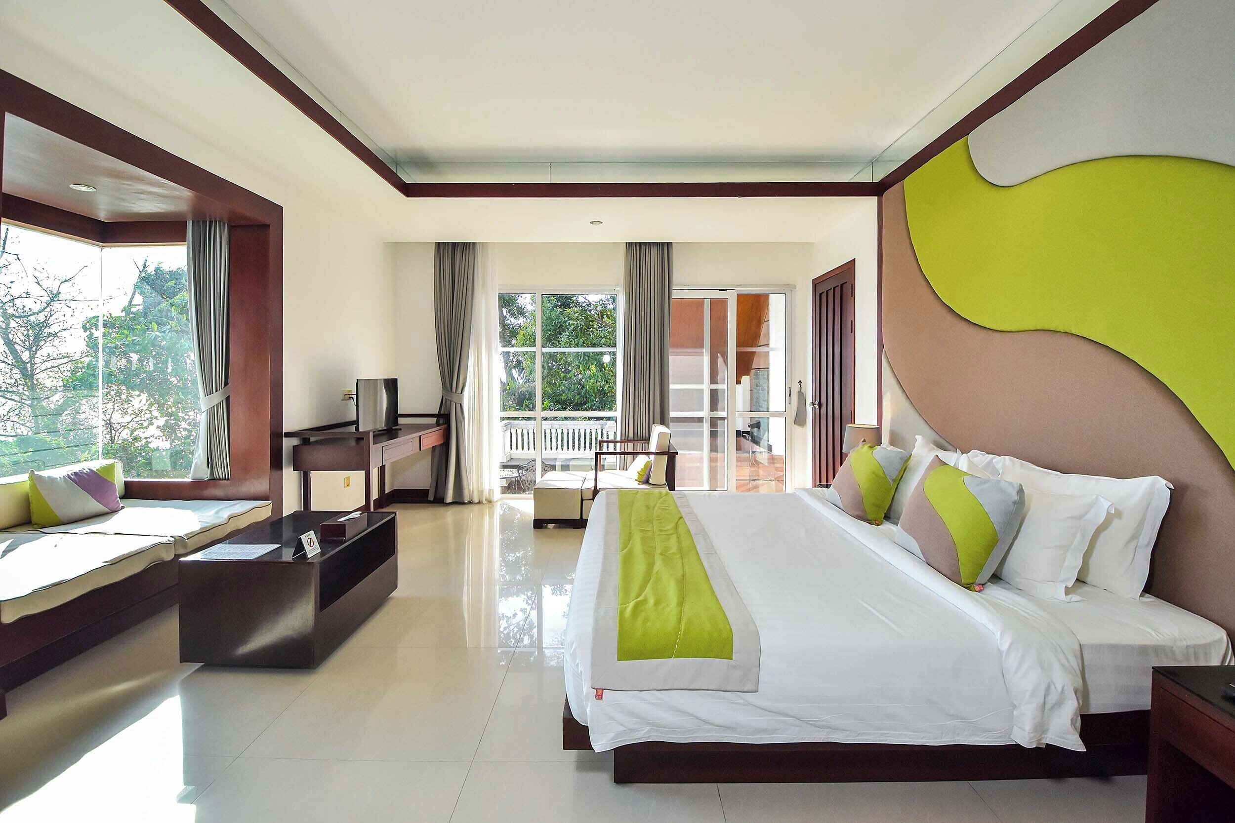 Premium bedding, minibar, in-room safe, desk