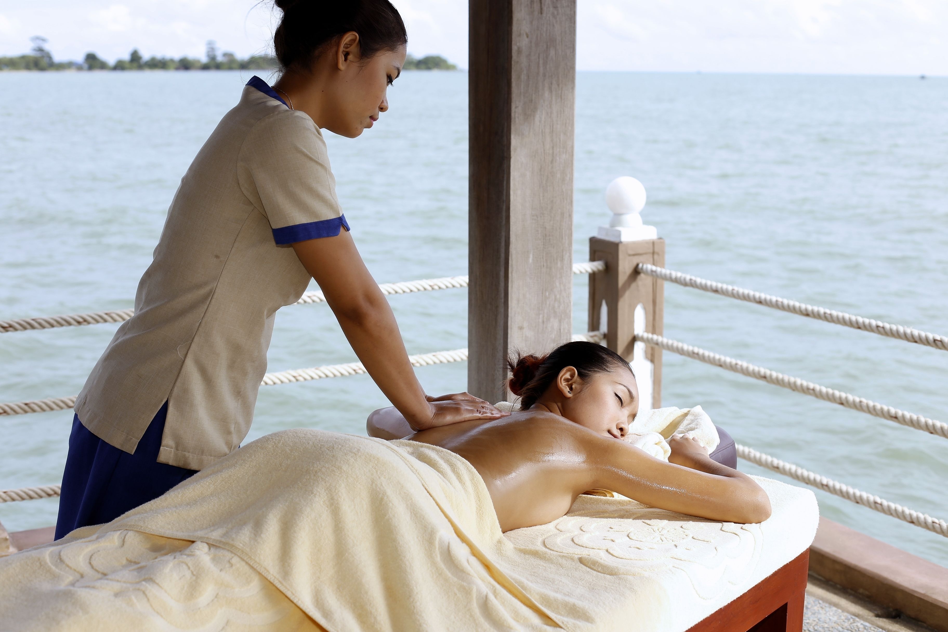 Bilik rawatan pasangan, sauna, tab panas, rawatan badan, aromaterapi 