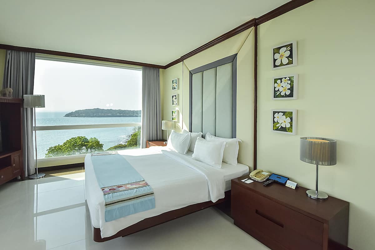 Premium bedding, minibar, in-room safe, desk