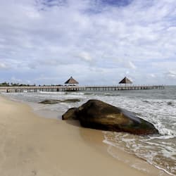 Bãi biển riêng, cát trắng, lều miễn phí, dù trên bãi biển