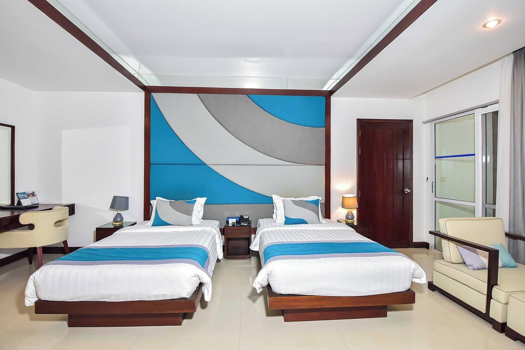 Premium bedding, minibar, in-room safe, desk