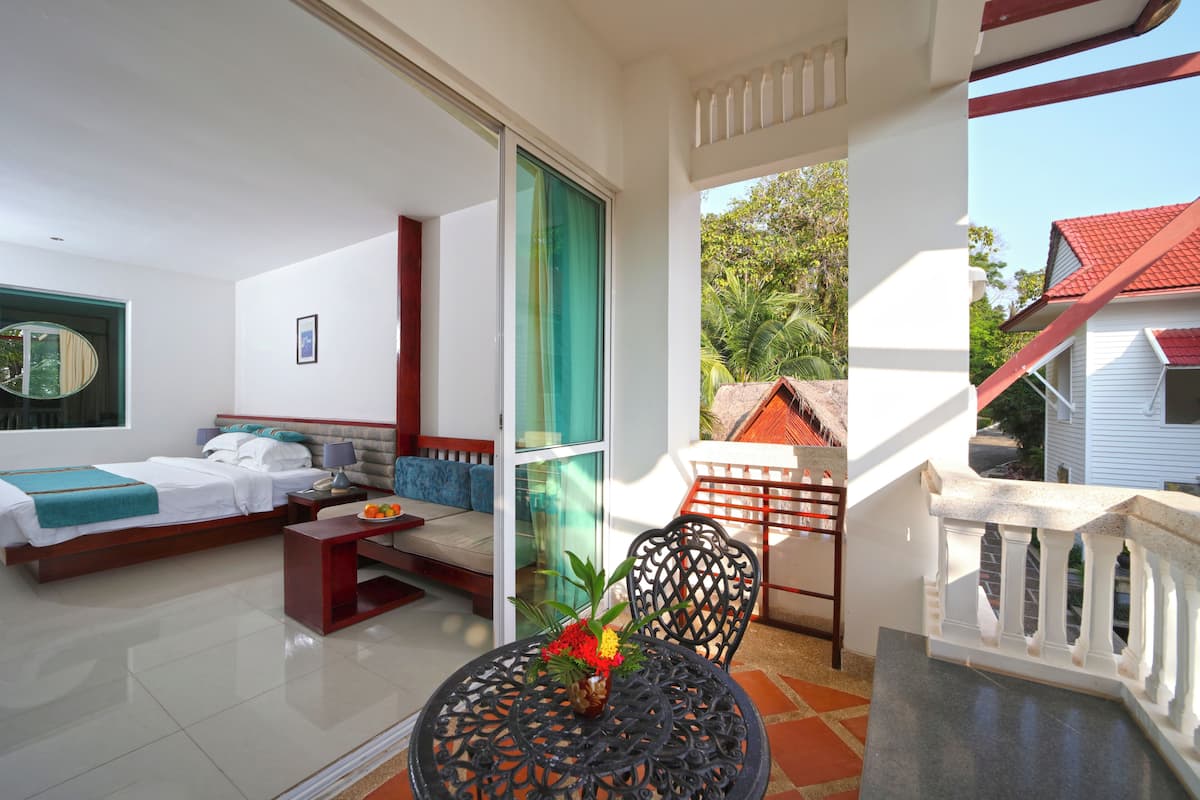 Premium bedding, minibar, in-room safe, desk