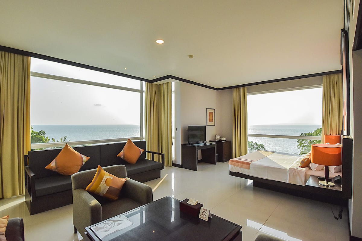 Suite King | 1 bedroom, premium bedding, minibar, in-room safe