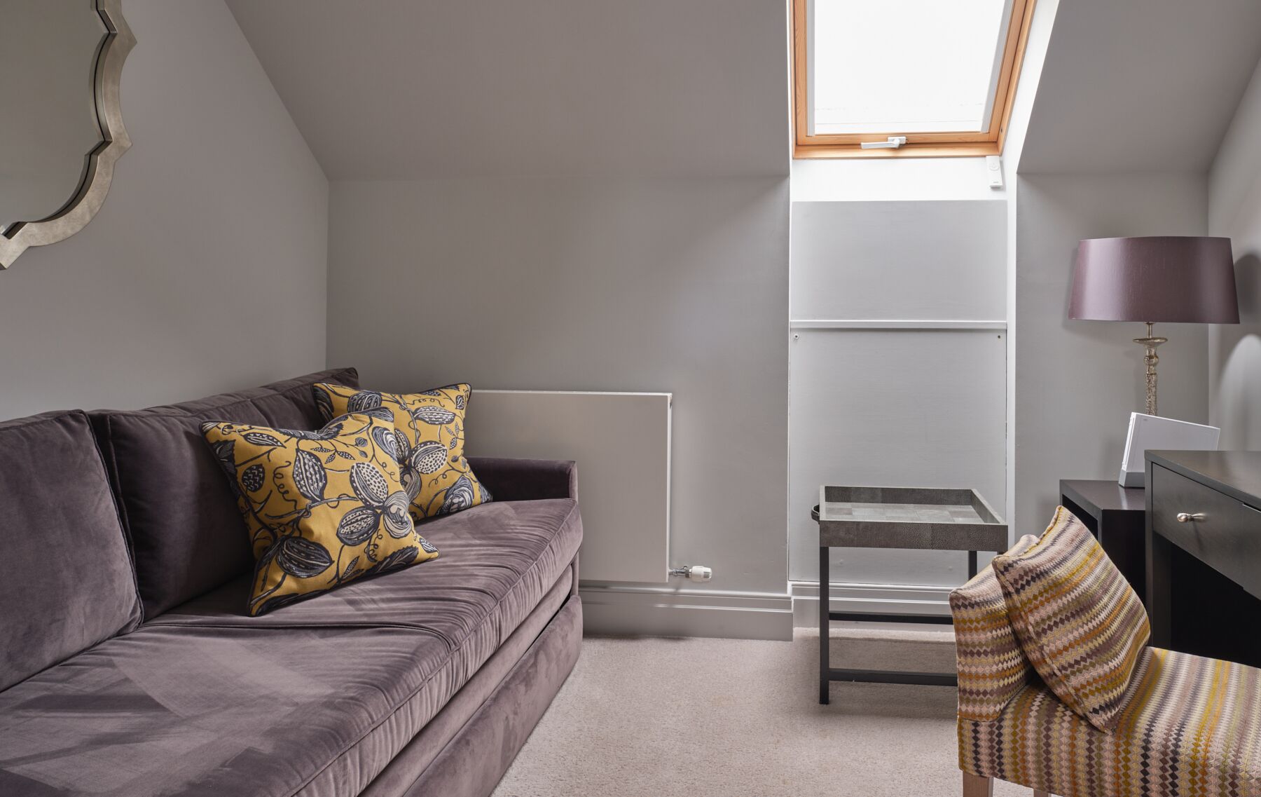 manor suite | living area | flat-screen tv, ping pong