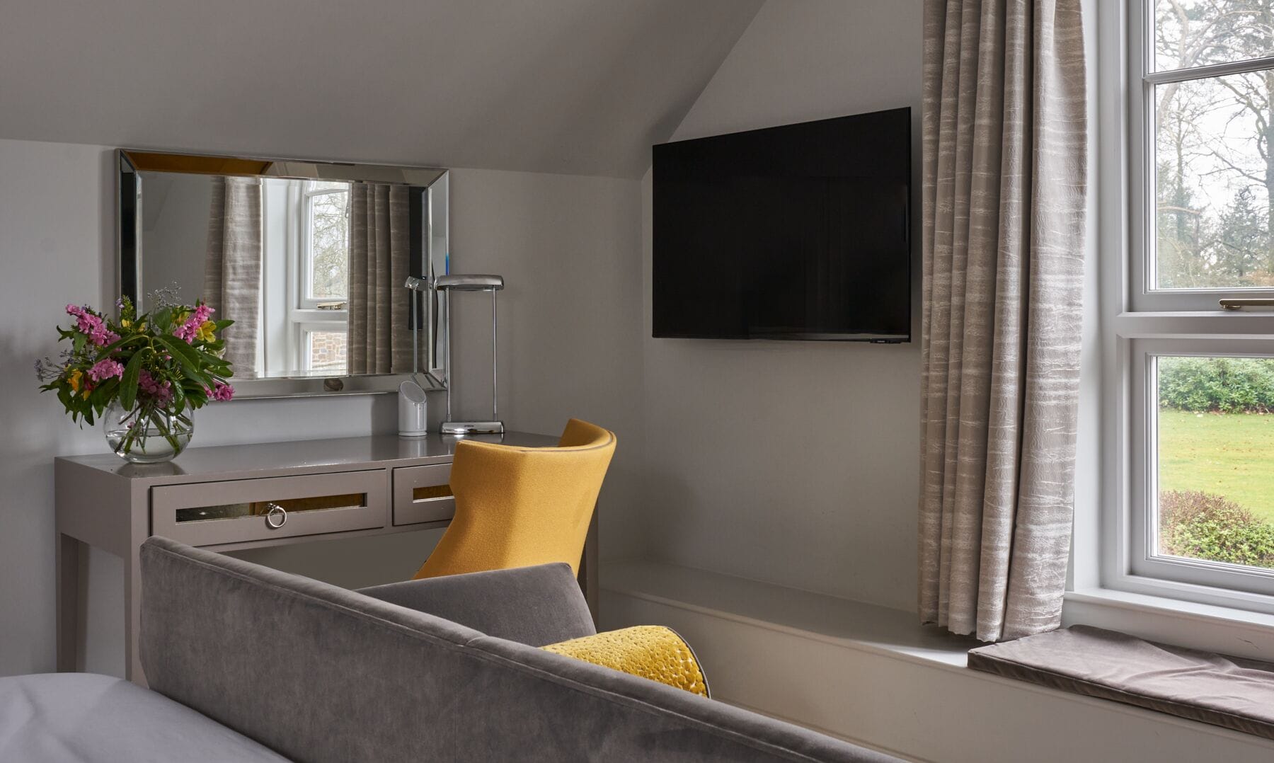 manor suite | 1 bedroom, in-room safe, individually decorated, individually furnished