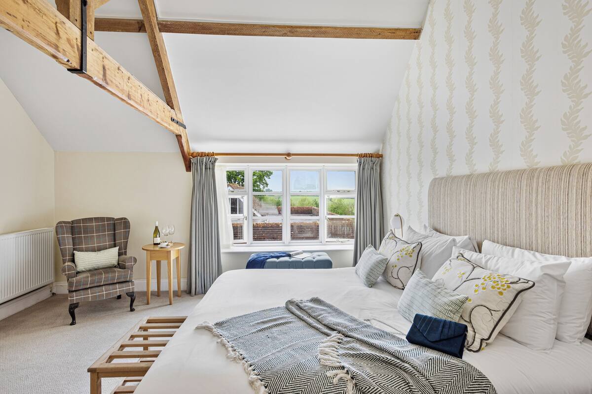 estate superior | 1 bedroom, in-room safe, individually decorated, individually furnished