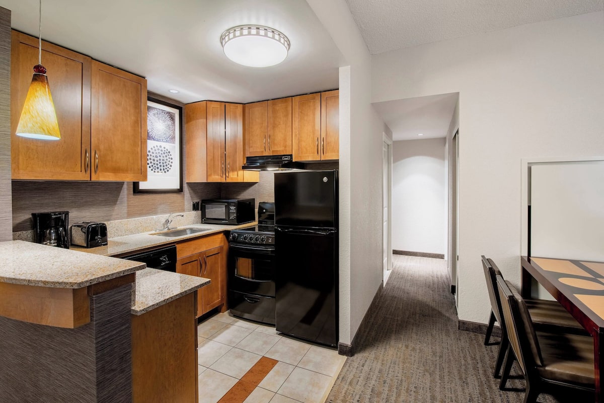 full-sized fridge, microwave, stovetop, dishwasher