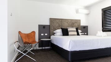 Ropa de cama de alta calidad, mobiliario individual, escritorio