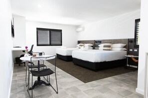 Deluxe Room, 2 Queen Beds | Premium bedding, individually furnished, desk, laptop workspace - Fountain View Motel (Dubbo)