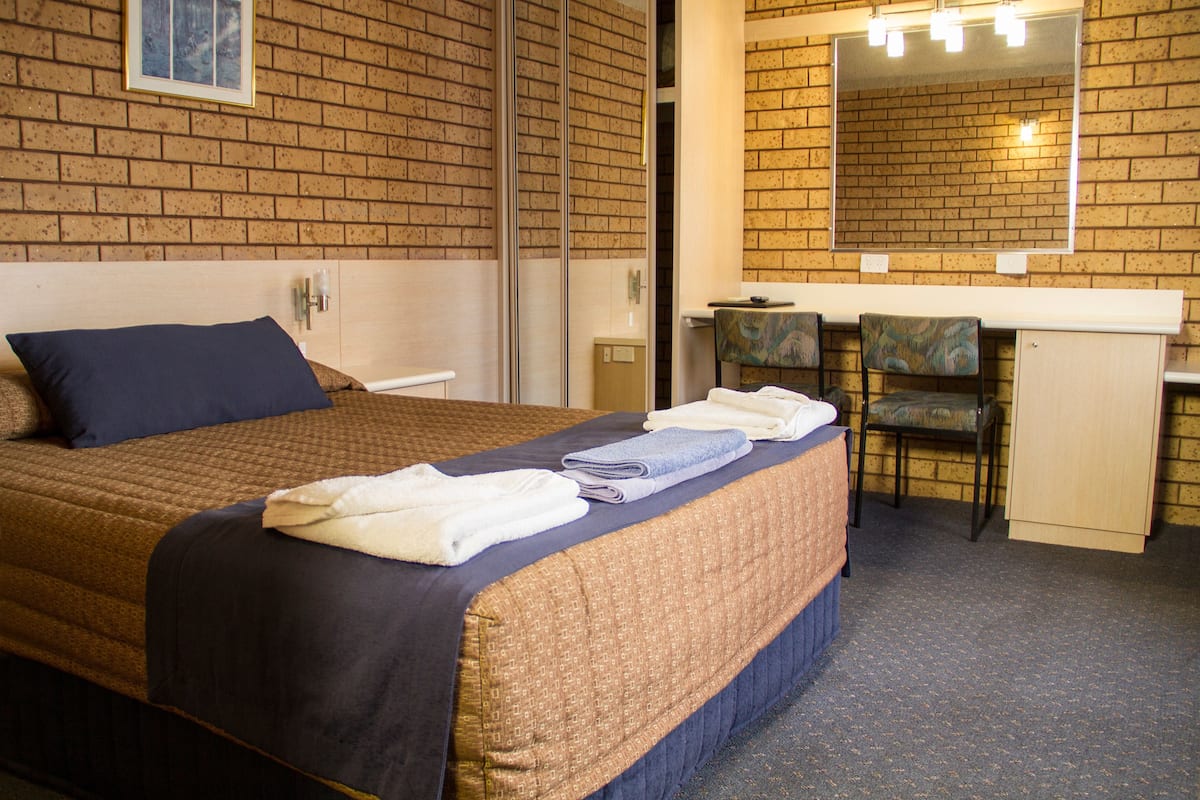 1 bedroom, premium bedding, individually furnished, desk