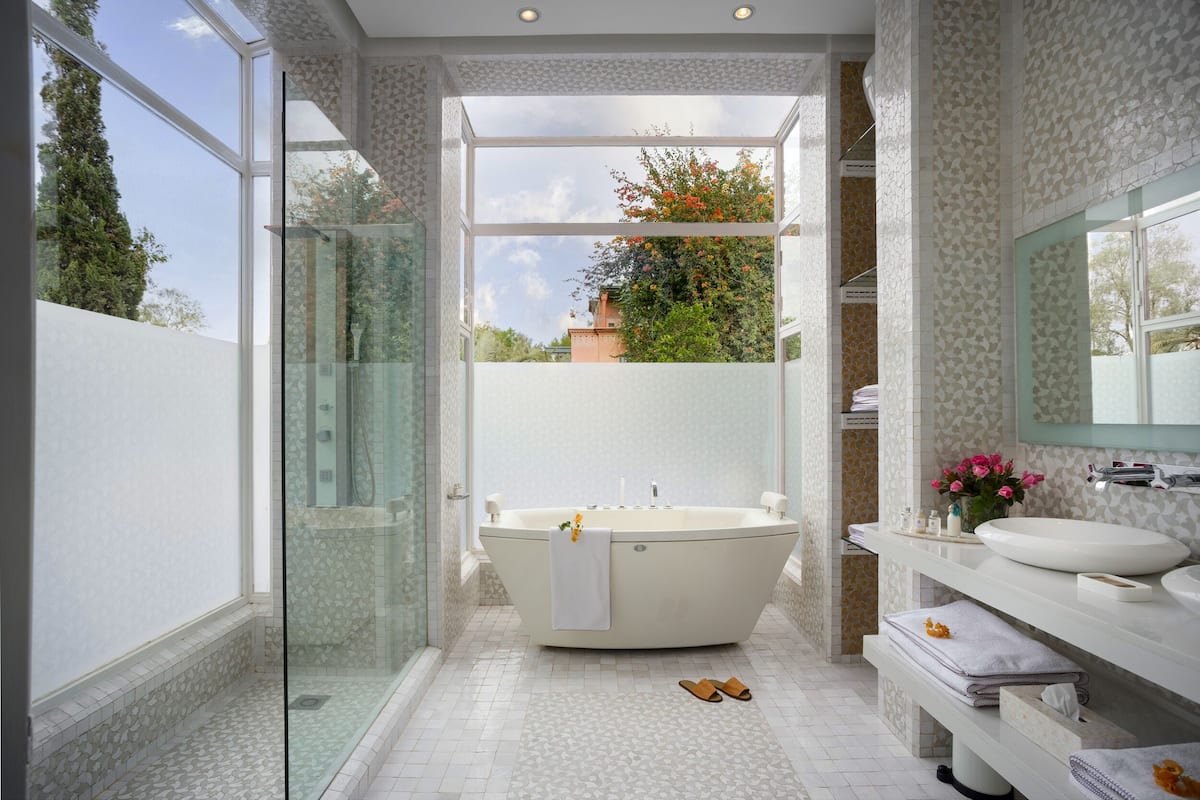 suite (blanche) | 1 bedroom, premium bedding, down duvets, minibar