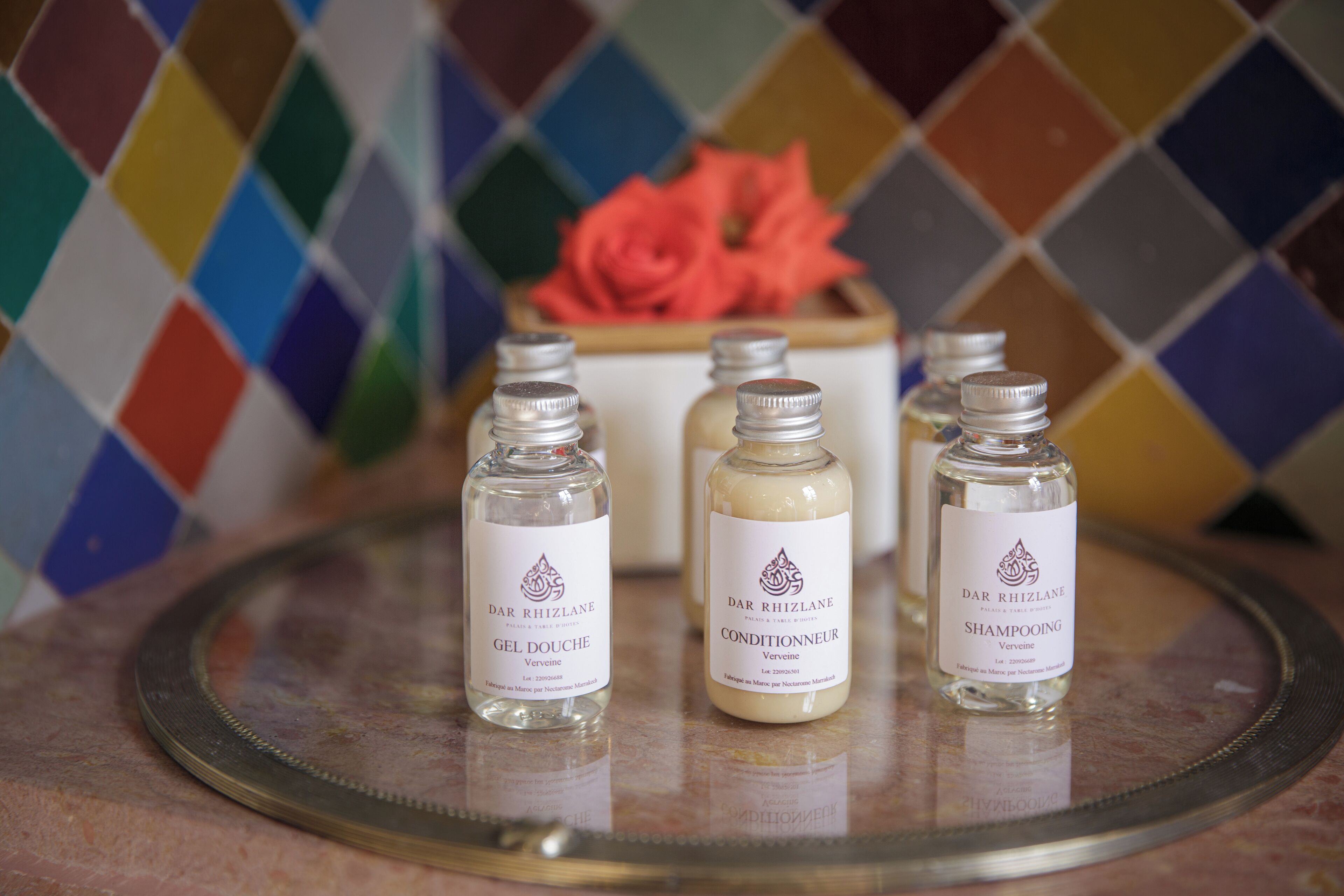 bathtub, deep-soaking bathtub, free toiletries, hair dryer