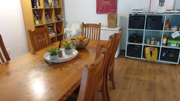 Economy huisje, 1 slaapkamer, gedeelde badkamer | Woonruimte