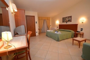 Junior Suite | Select Comfort beds, minibar, in-room safe, desk