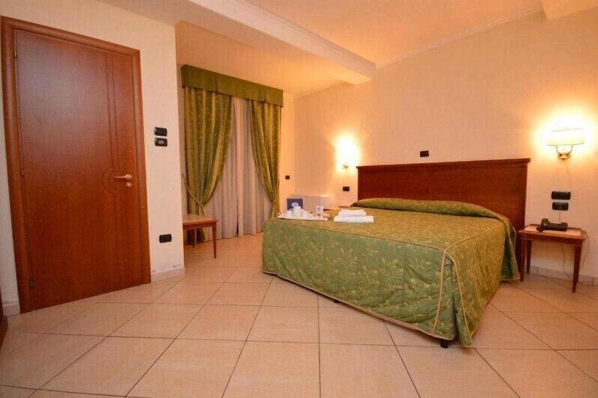 Select Comfort beds, minibar, in-room safe, desk