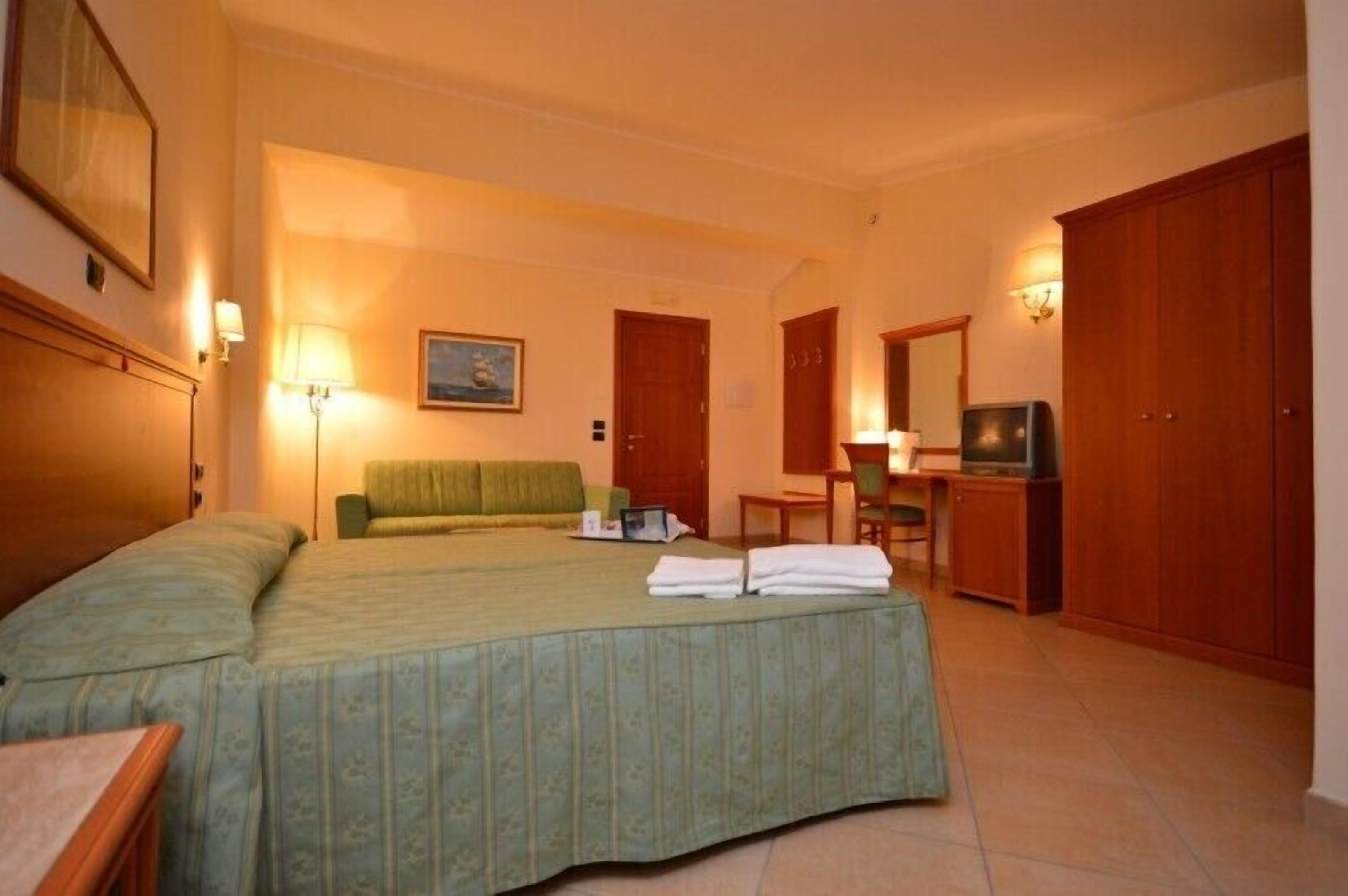 junior suite | select comfort beds, minibar, in-room safe, desk