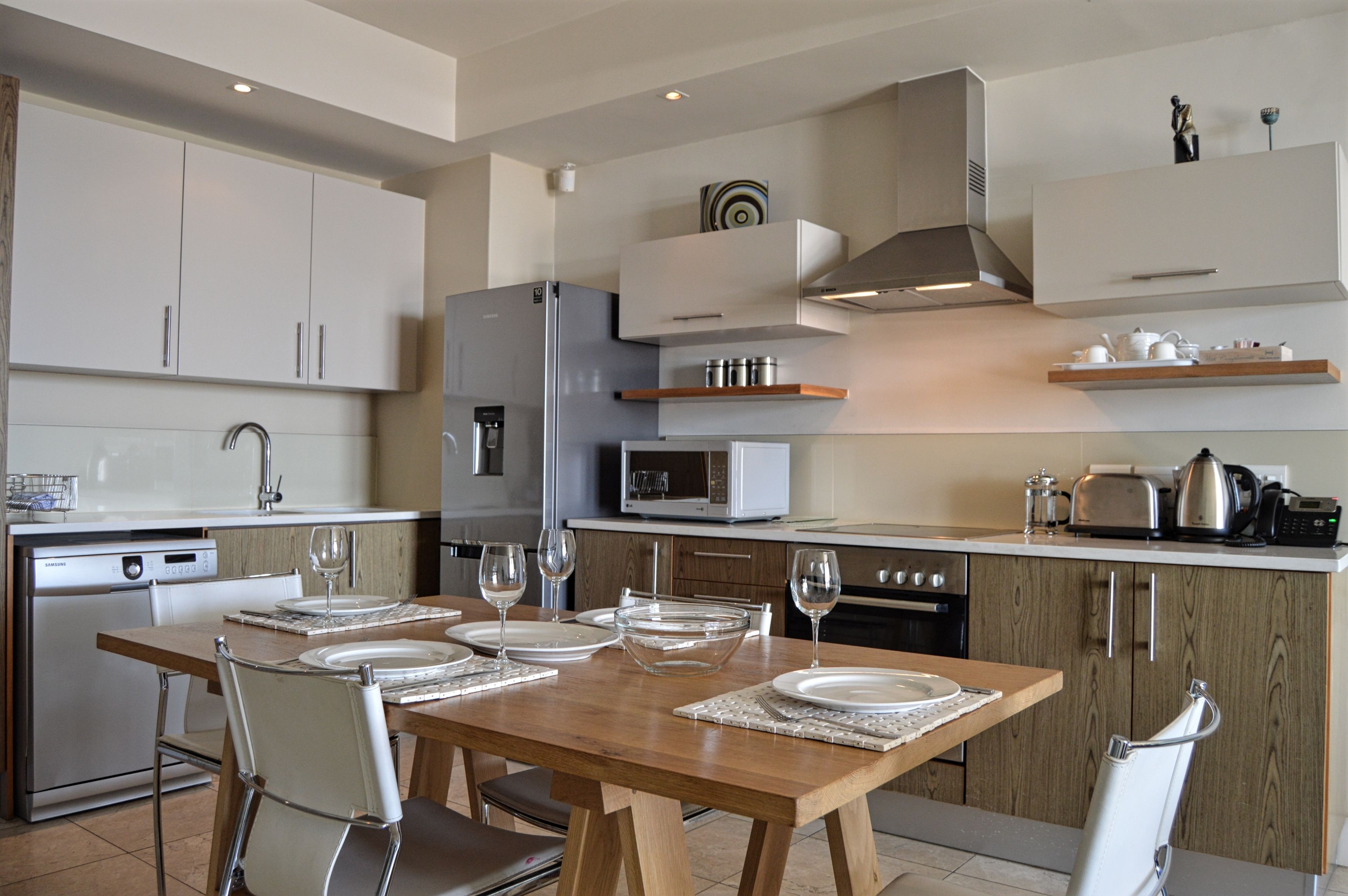 Standard Room, 1 Bedroom | Private kitchen | Full-size fridge, microwave, stovetop, cookware/dishes/utensils