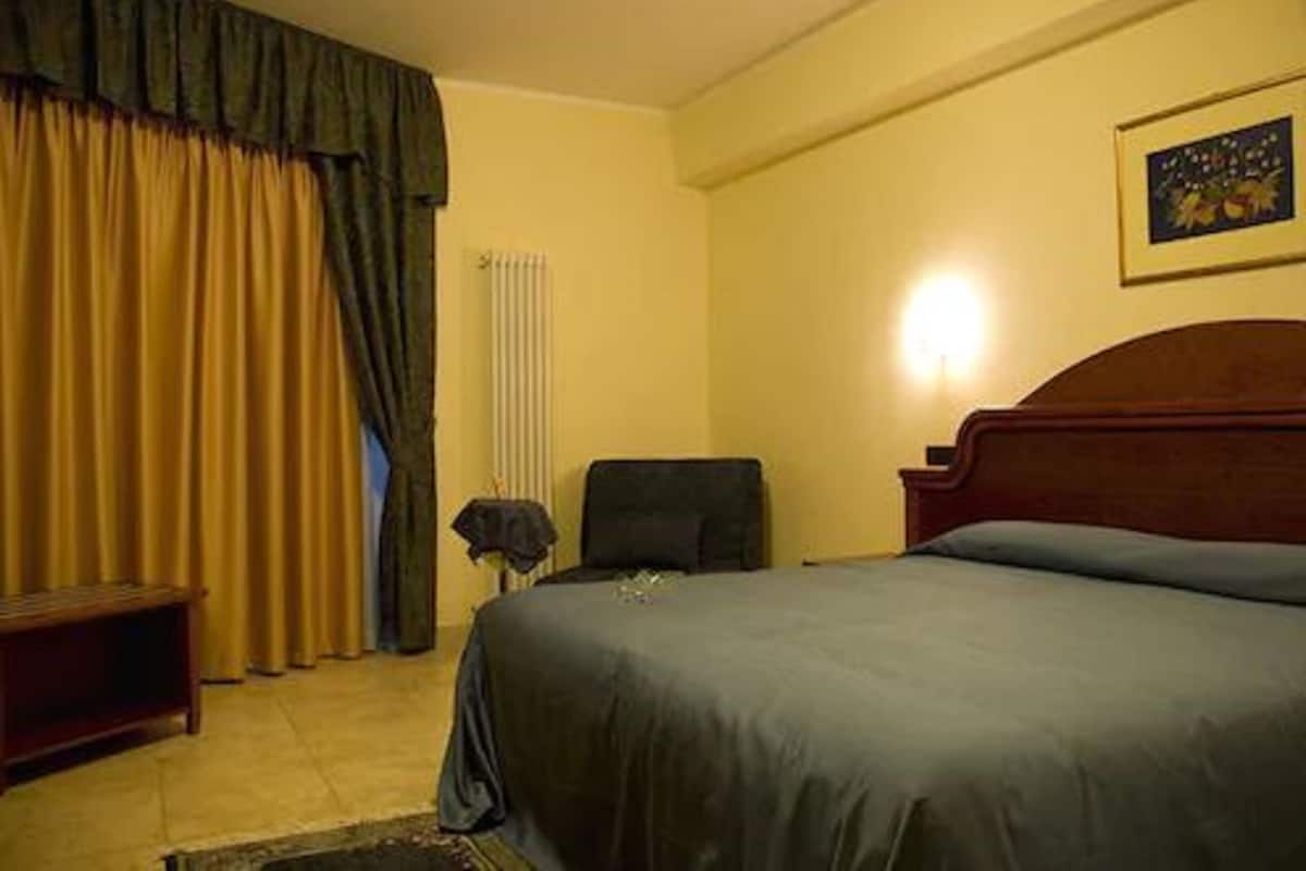 Camera tripla | Minibar, una cassaforte in camera, una scrivania, letti aggiuntivi