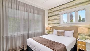 Skrivebord, strykejern/-brett og wi-fi (inkludert)