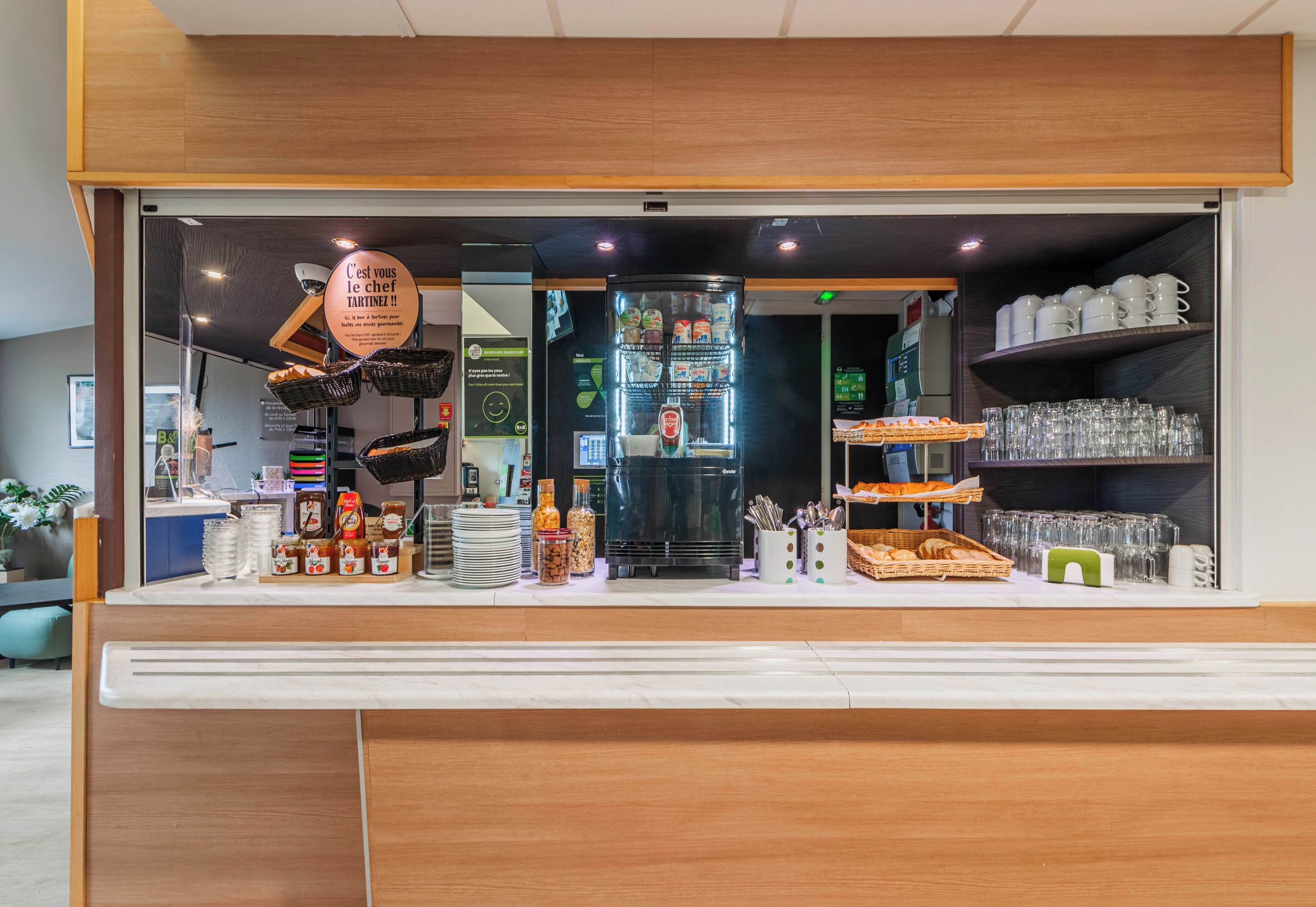 daily buffet breakfast for a fee