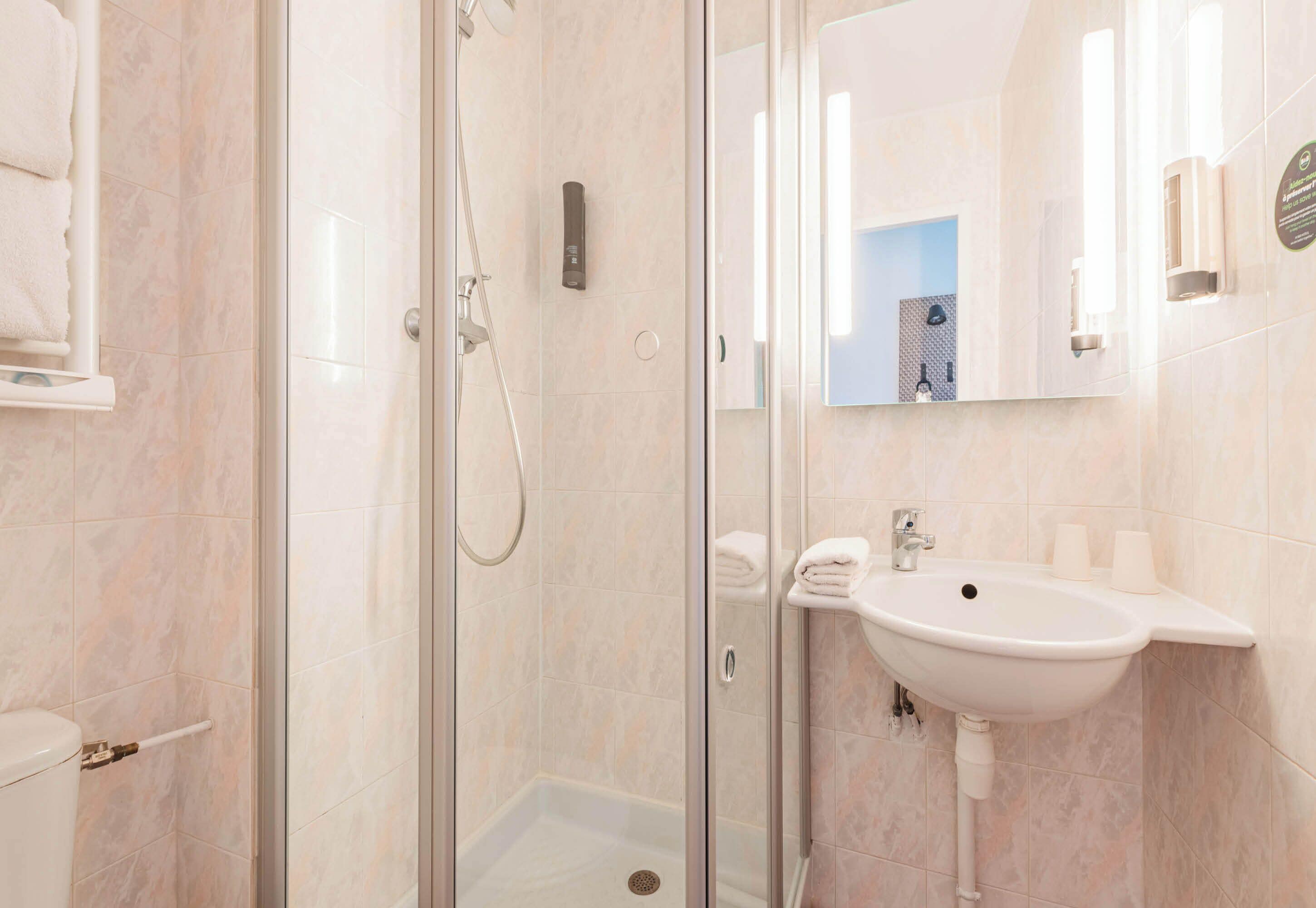 shower, free toiletries, hair dryer, towels