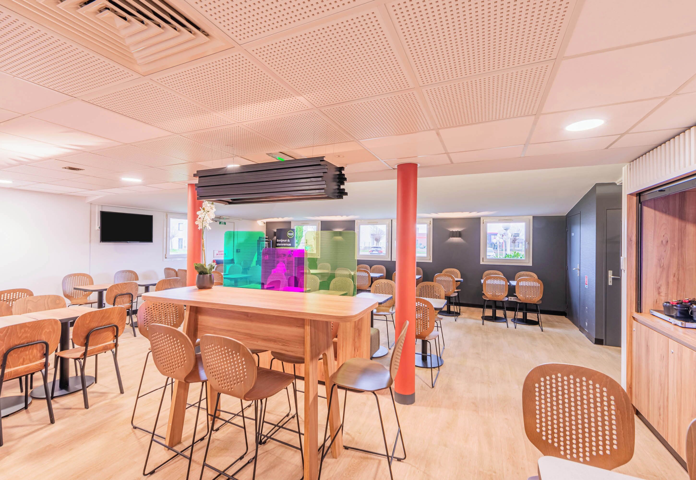 daily buffet breakfast for a fee