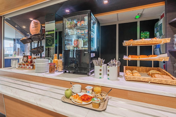 Desayuno buffet todos los días (con cargo)