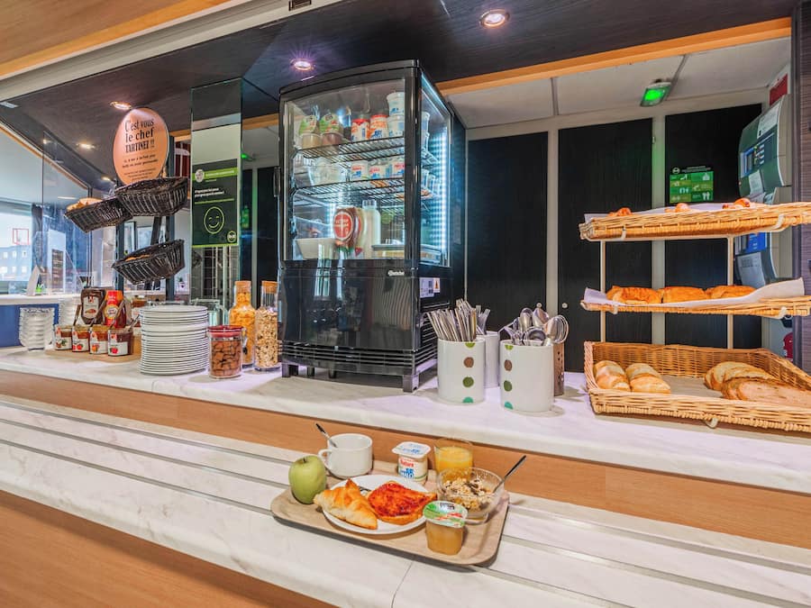 Daily buffet breakfast for a fee