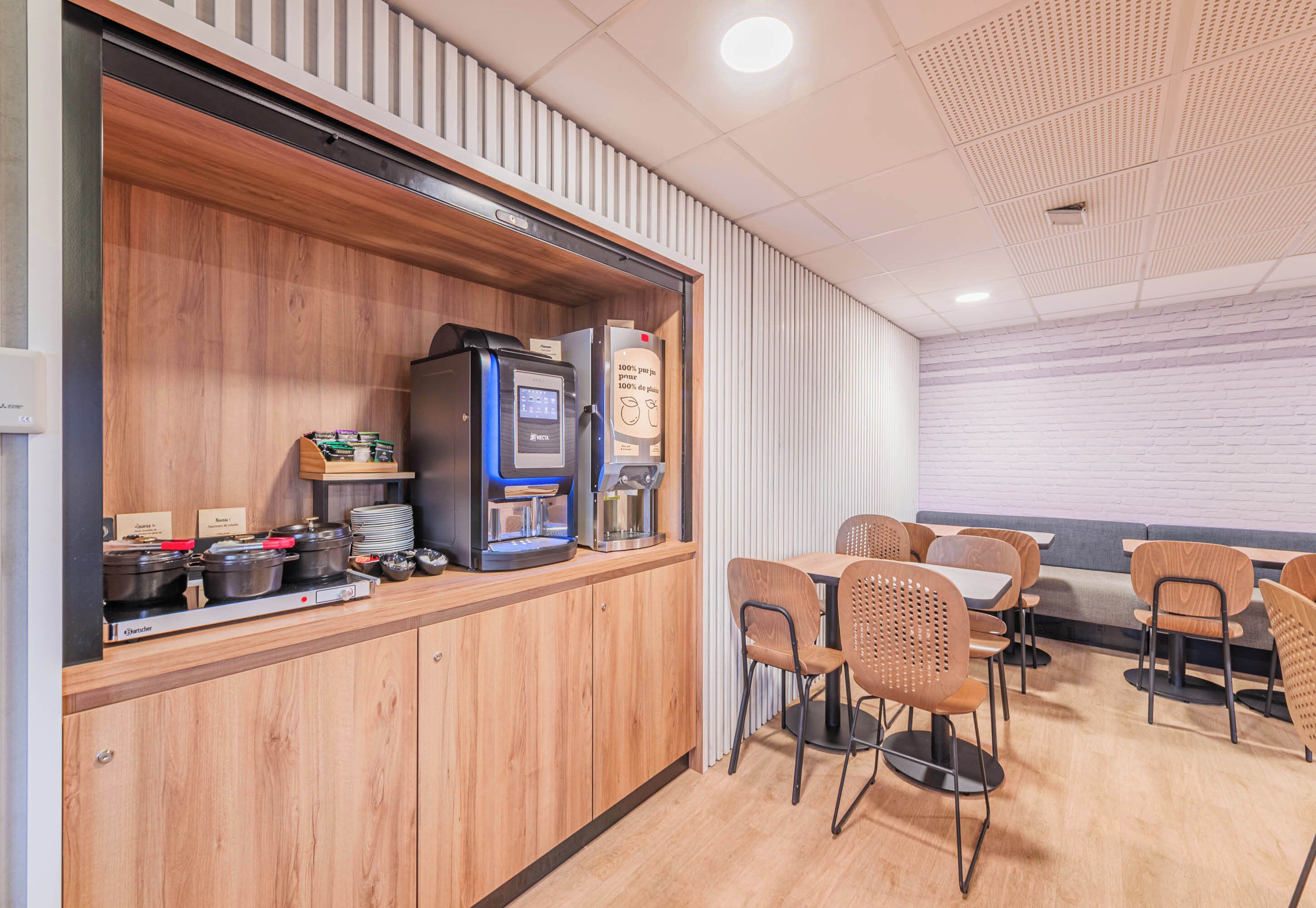 daily buffet breakfast for a fee