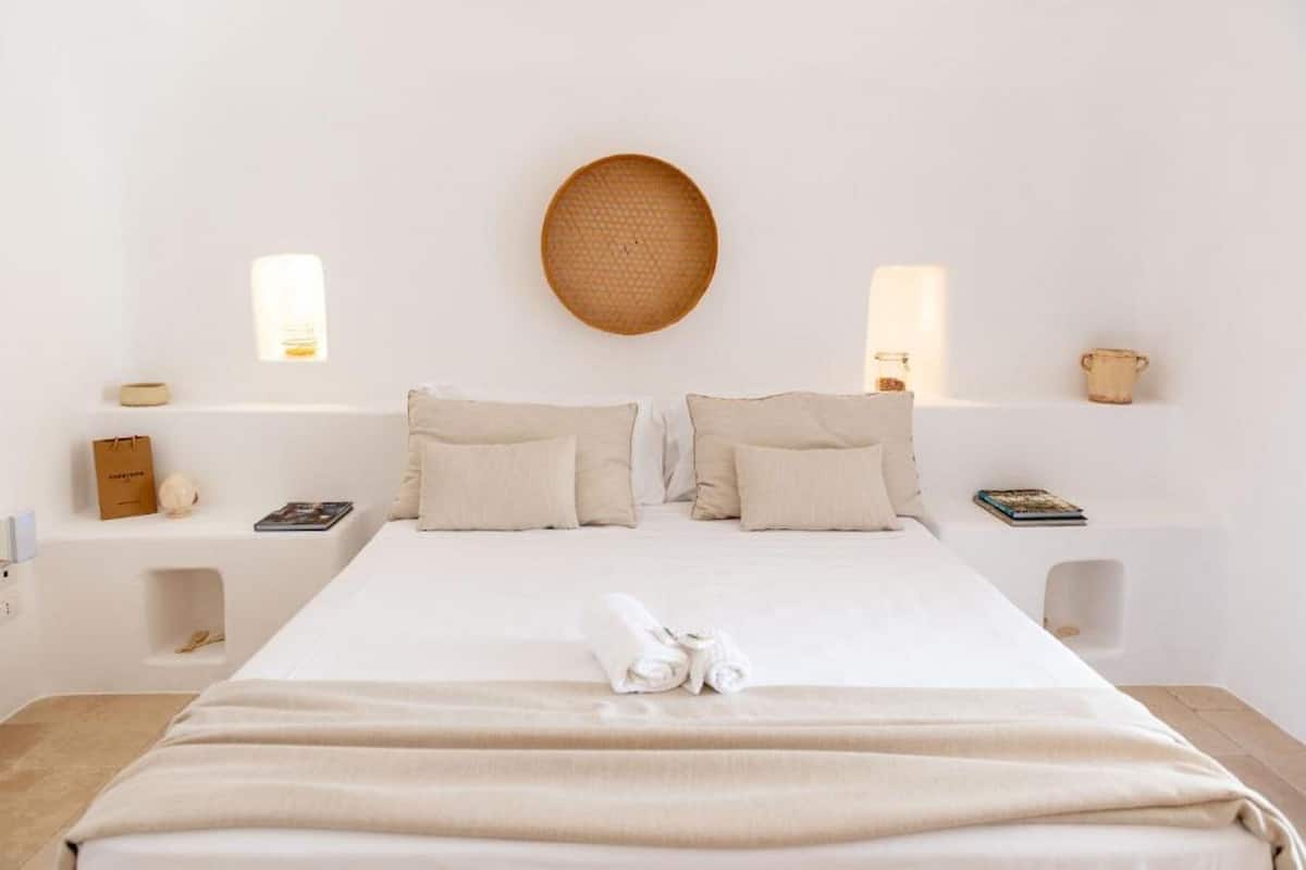 hypo-allergenic bedding, minibar, in-room safe, desk