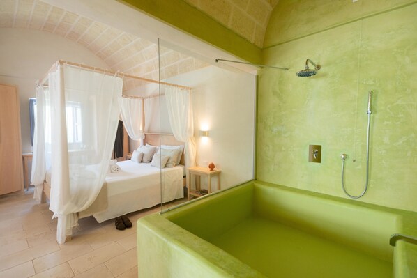 Dobbelt- eller tomannsrom – superior | Allergitestet sengetøy, minibar, safe på rommet og skrivebord