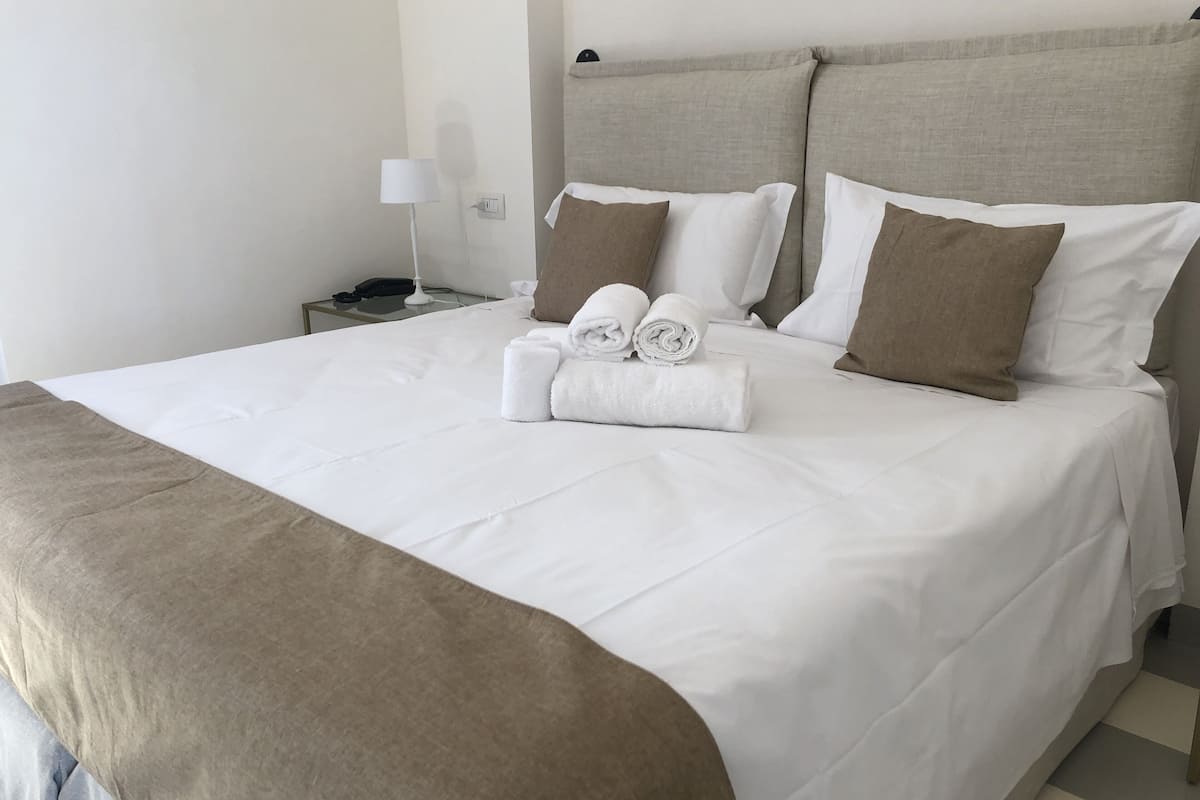 superior double or twin room | hypo-allergenic bedding, minibar, in-room safe, desk