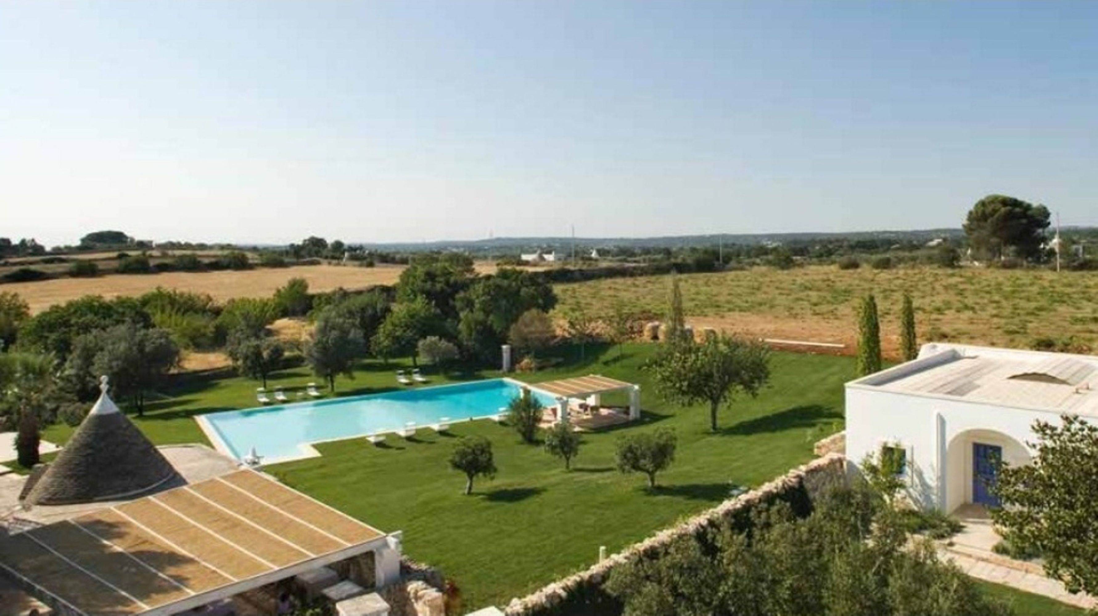 seasonal outdoor pool, open 10:30 am to 7:00 pm, pool loungers