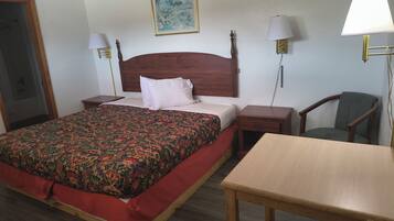 Uma cama King, não fumante | Ferros/tábuas de passar roupa, Wi-Fi de cortesia, roupa de cama
