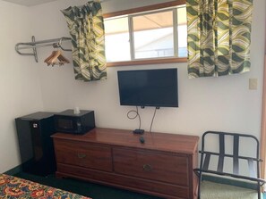 One king bed non smoking | Iron/ironing board, free WiFi, bed sheets - Budget Lodge Inn Abilene (Abilene)