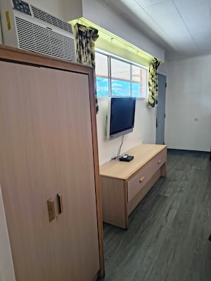 Iron/ironing board, free WiFi, bed sheets - Budget Lodge Inn Abilene (Abilene)