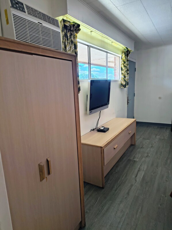 Two queen beds non smoking | Iron/ironing board, free WiFi, bed sheets - Budget Lodge Inn Abilene (Abilene)