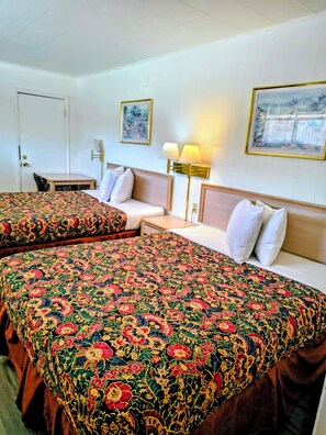 Two queen beds non smoking | Iron/ironing board, free WiFi, bed sheets - Budget Lodge Inn Abilene (Abilene)