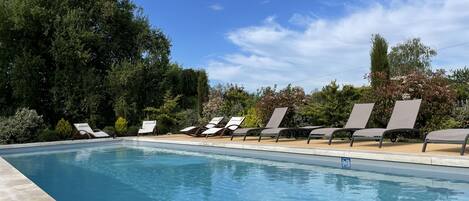 Piscine extérieure (ouverte en saison)